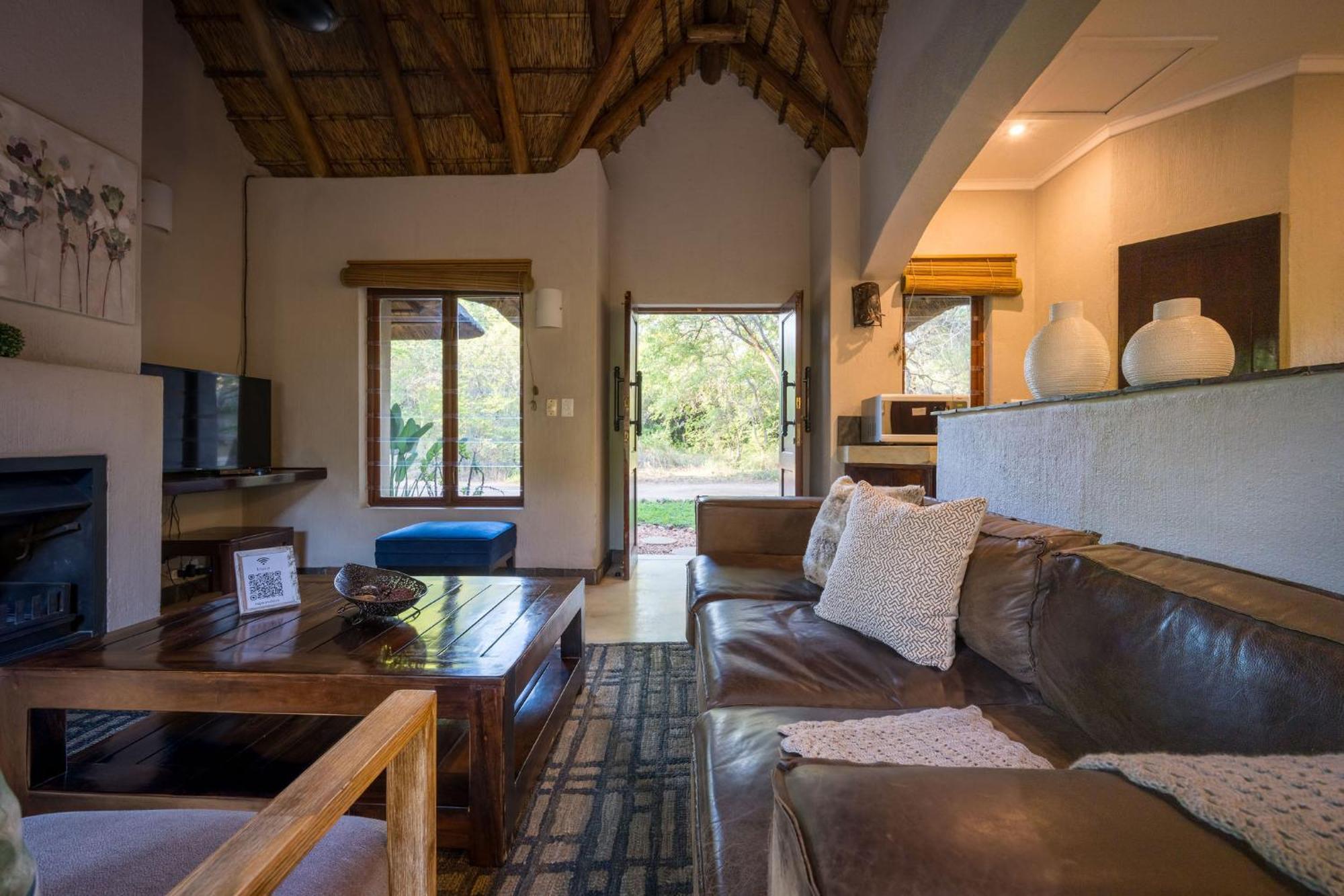 Raptors Lodge Hoedspruit Bagian luar foto