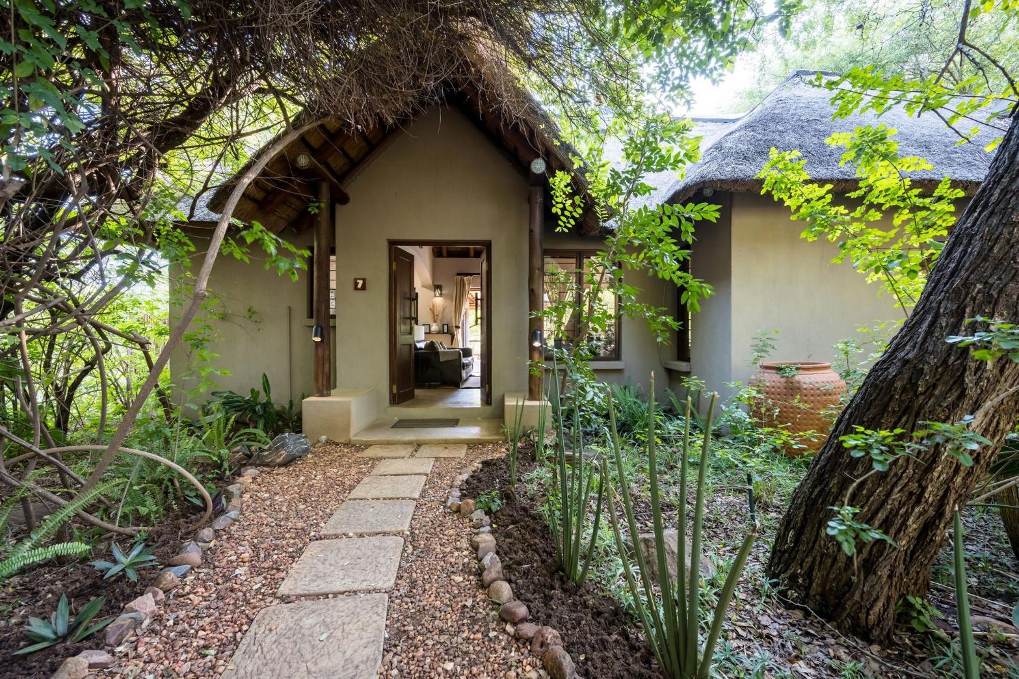 Raptors Lodge Hoedspruit Bagian luar foto