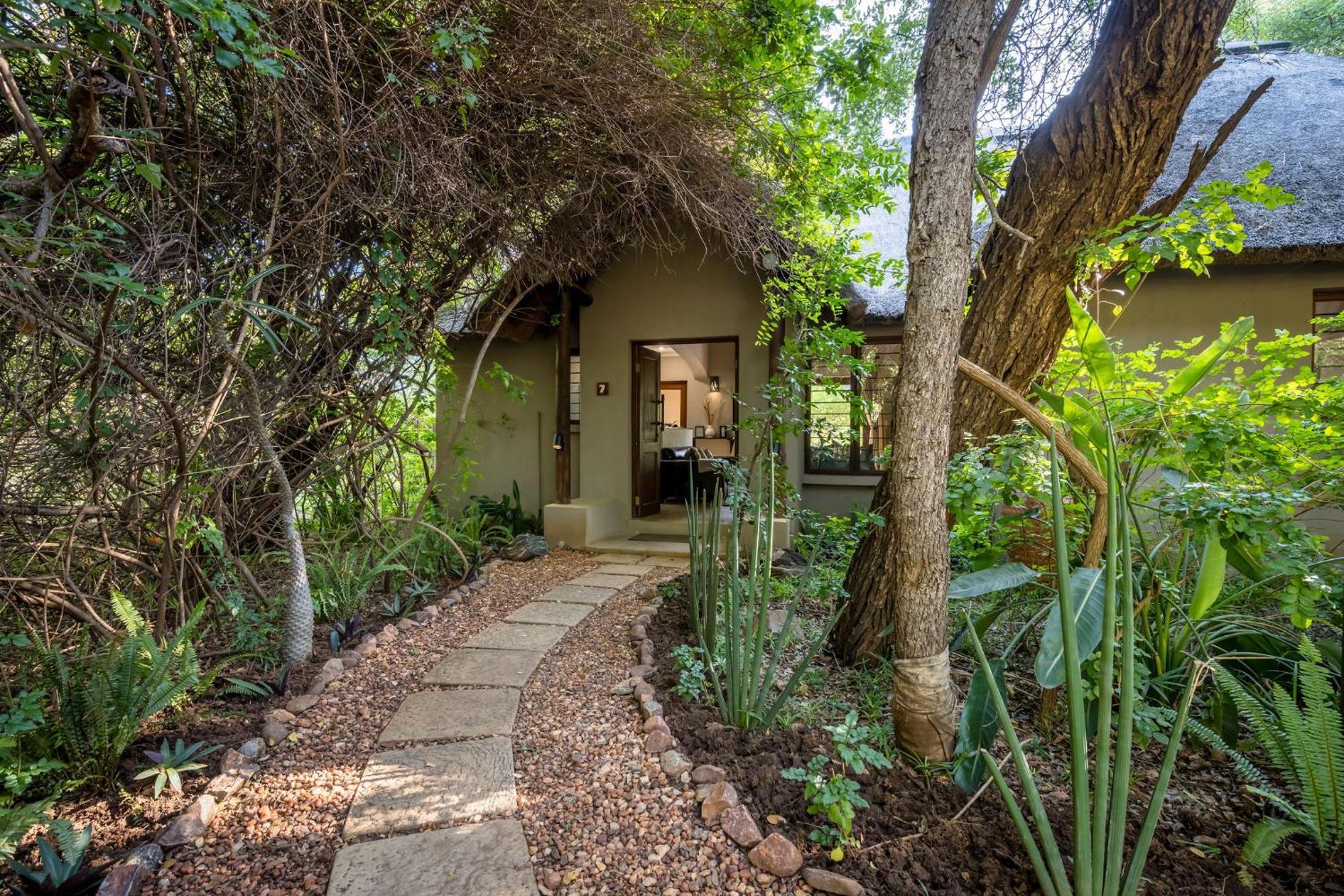Raptors Lodge Hoedspruit Bagian luar foto