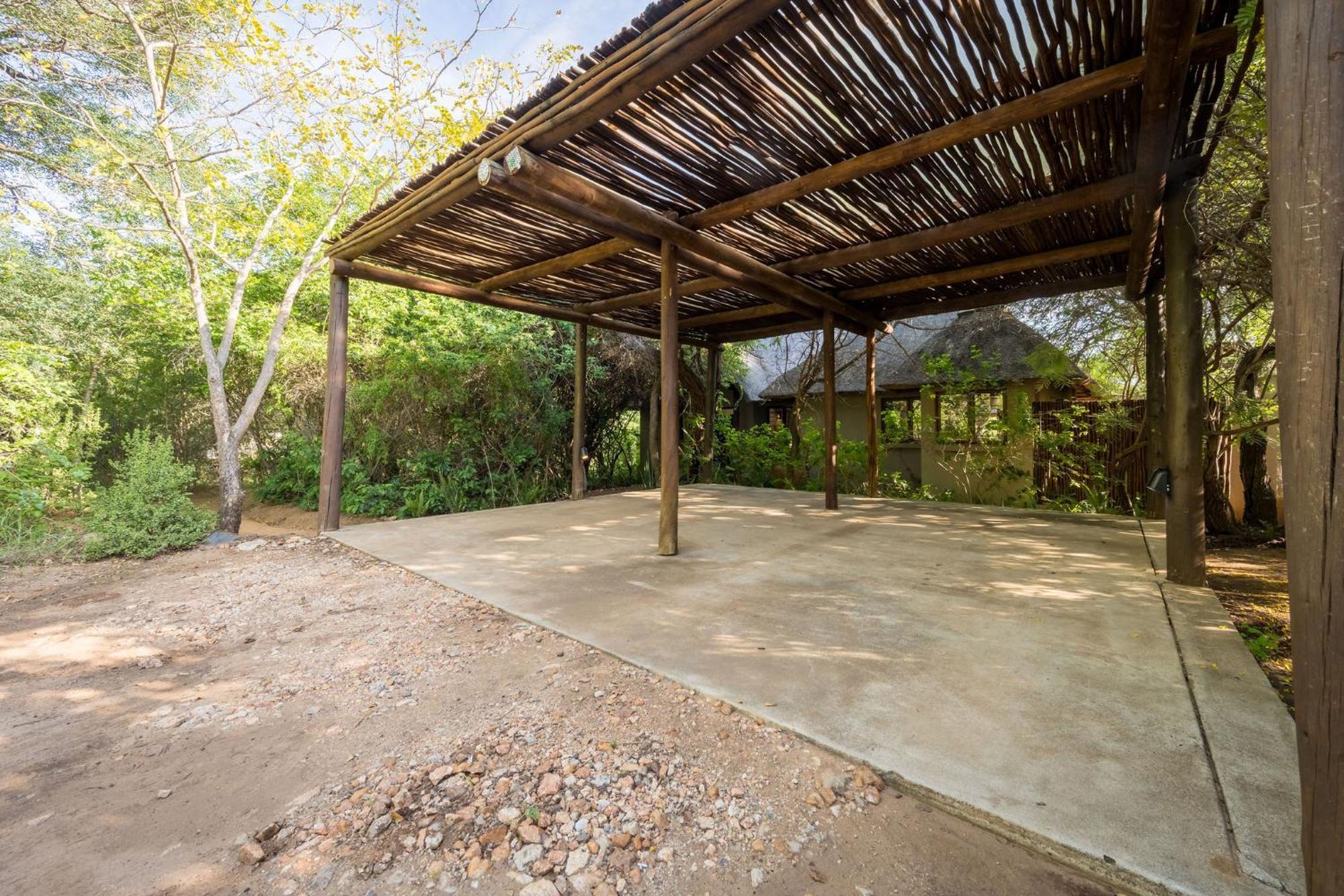 Raptors Lodge Hoedspruit Bagian luar foto