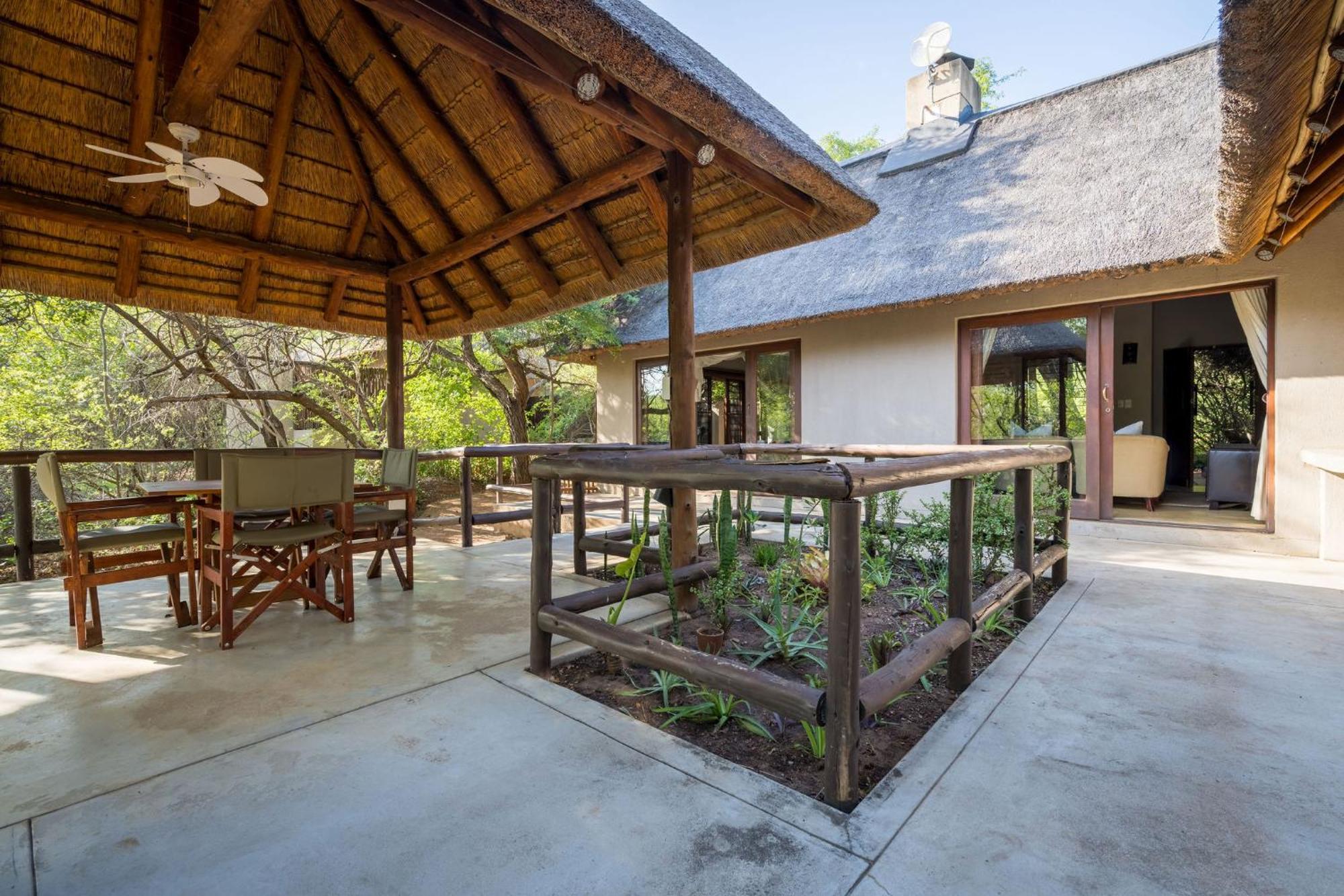 Raptors Lodge Hoedspruit Bagian luar foto