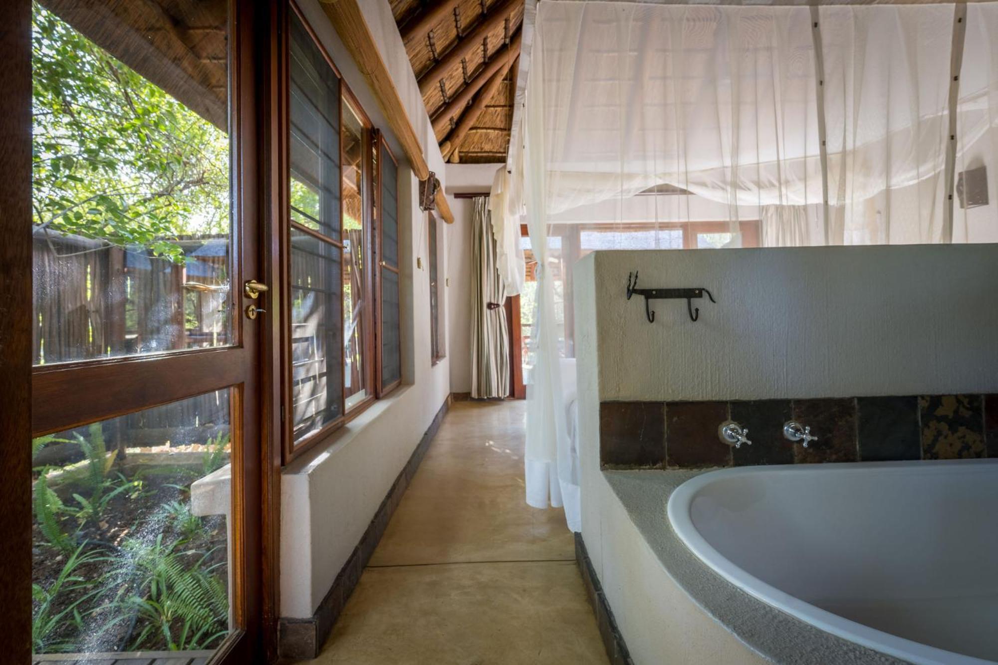 Raptors Lodge Hoedspruit Bagian luar foto